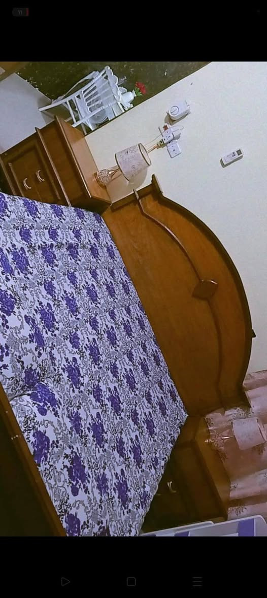 غرفه للبيع مستعجل تسكام عنوان زين القوس تواصل ***********
