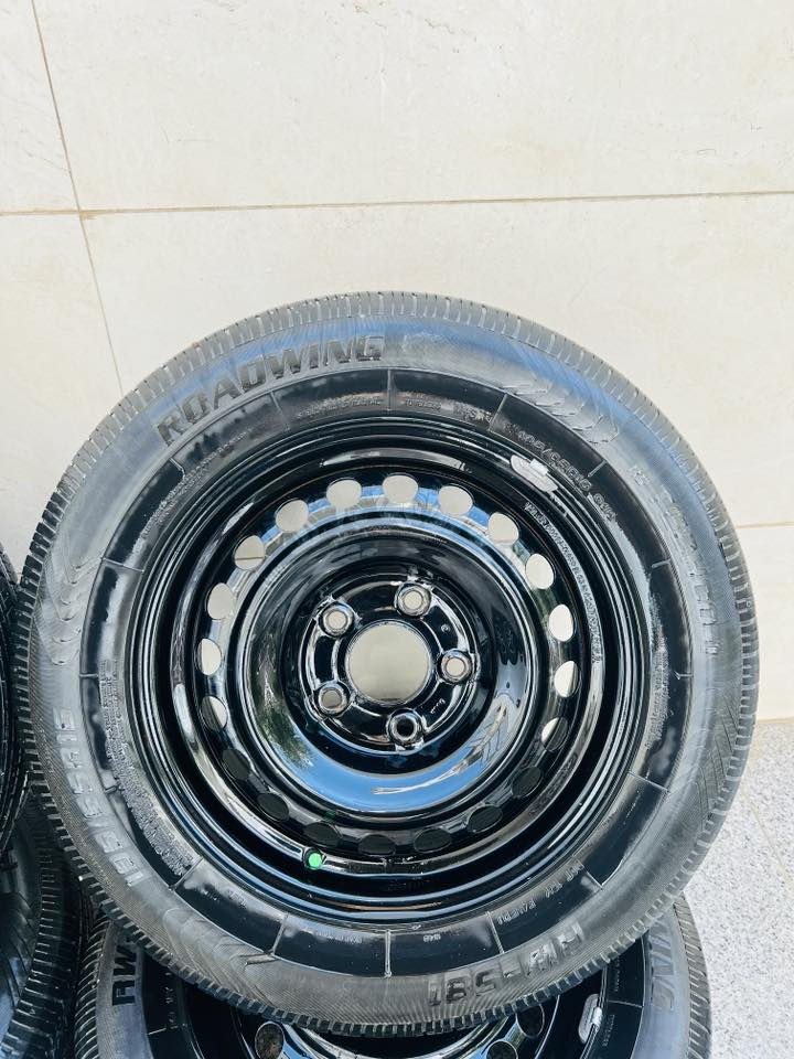 السلام عليكم رنكات حجم 15 تخم تايرت جدد وصبغه اسود لماعي توني صابغهن ول نركات مكفولات من العواجول ول تصليح السعر 275 
الرقم ***********
