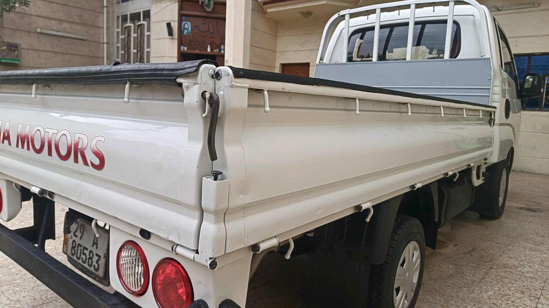 كيا بنكو موديل 2019 محرك 2700 مفتوح 
مكفولة كفالة عامة من ضربة وكص وصبغ وتبديل صبغ دوسات فقط 
محرك كير اكسن مكفول 
شاصي مكفول 
تخم تاير امامي خلفي جدد 
جاهزة من كل النواحي 
رقم واسط انكليزي تحويل مباشر 
السعر 120 $ وبي مجال 
مكاني بغداد مدينة الصدر الاورفلي 
رقم الهاتف ***********


