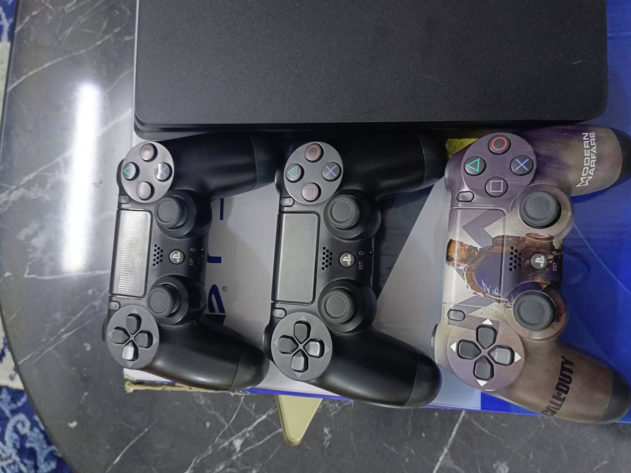 #مكلف بالنشر
السلام عليكم ورحمة الله وبركاته...جهاز بلي فور نظيف لوك ستيكر محتويات كامله عالفحص مع ثلاث يدات اصليه مع جهاز يوبي اس 12V سعر جهاز البلي مع اليوبي اس 350ألف دينار وبيه مجال.

للأستفسار الأتصال على الرقم أدناه👇👇

‏‪***********‬‏

العنوان:-الخالديه_حي الشهداء
