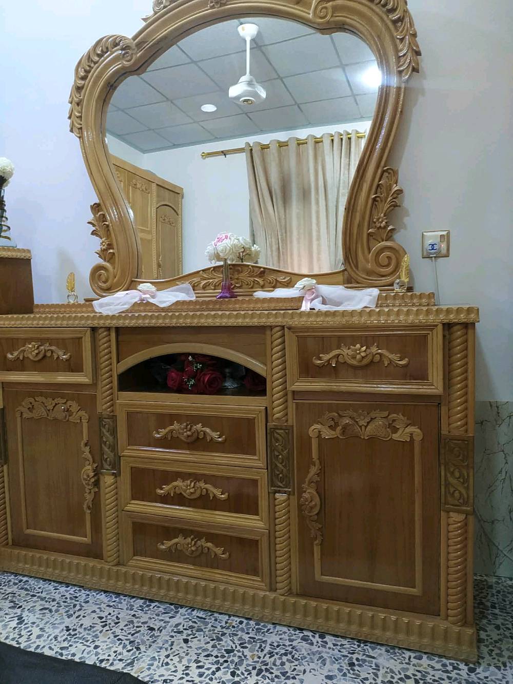 غرفة نوم للبيع جديدة حيل نظيفة مستخدمة سنة 
سعر  البيع { مليون ونص } قابل للتفاوض اذا مهتم 
***********