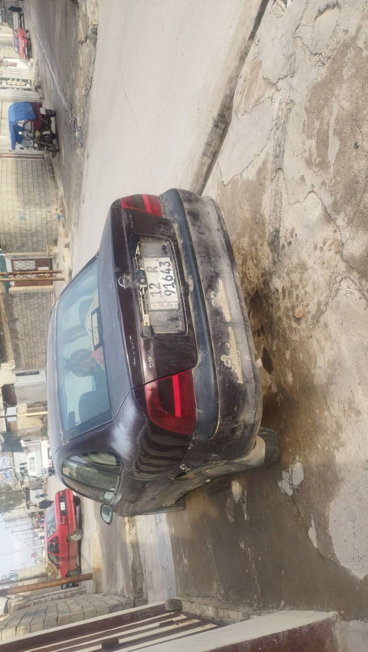 سياره فكترا موديل 2000  شرط  كير محرك. كهربايات كلها شغال سعر 17 قفل. بدون معاملة.  كابون سنوية بسمي. محرك حجم 20.
***********
***********
