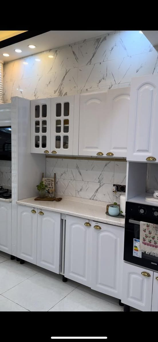 بيت سكني فاخر في حي الخضراء (المربع الأول)
بيت أنيق بمواصفات راقية وتصميم مثالي
يجمع بين الفخامة والراحة العائلية.
______________
المساحة: 150 م
البناء: فول 1/1 تشطيب عالي الجودة
الواجهة: 7.5 م
النزال: 20 م
______________
• طابقين مع توزيع مدروس
• 3 غرف نوم واسعة
• تصميم عصري واستغلال مثالي للمساحات
______________
بيت جاهز للسكن مباشرة، بموقع متميز قريب جدا 
خلف دار الحاج مهدي العران 

📞 للتواصل والمشاهدة، الرجاء الاتصال أو الرسائل الخاصة
_____________
لا تدع أي شخص آخر يأخذ عقارك المفضل
تواصل معنا الآن واحصل على عقارك الخاص
_____________
 اتصل الآن : ***********
_____________
ملاحظة : لدينا عقارات كثيرة في مناطق مختلفة في سامراء 
ضع إعجاب للصفحة ليصلك كل جديد
_____________
اذا عندك عقار وتريد تبيعة .. فقط راسلني واتساب 
وخلي الباقي علينا … ( ***********☎️واتساب)
