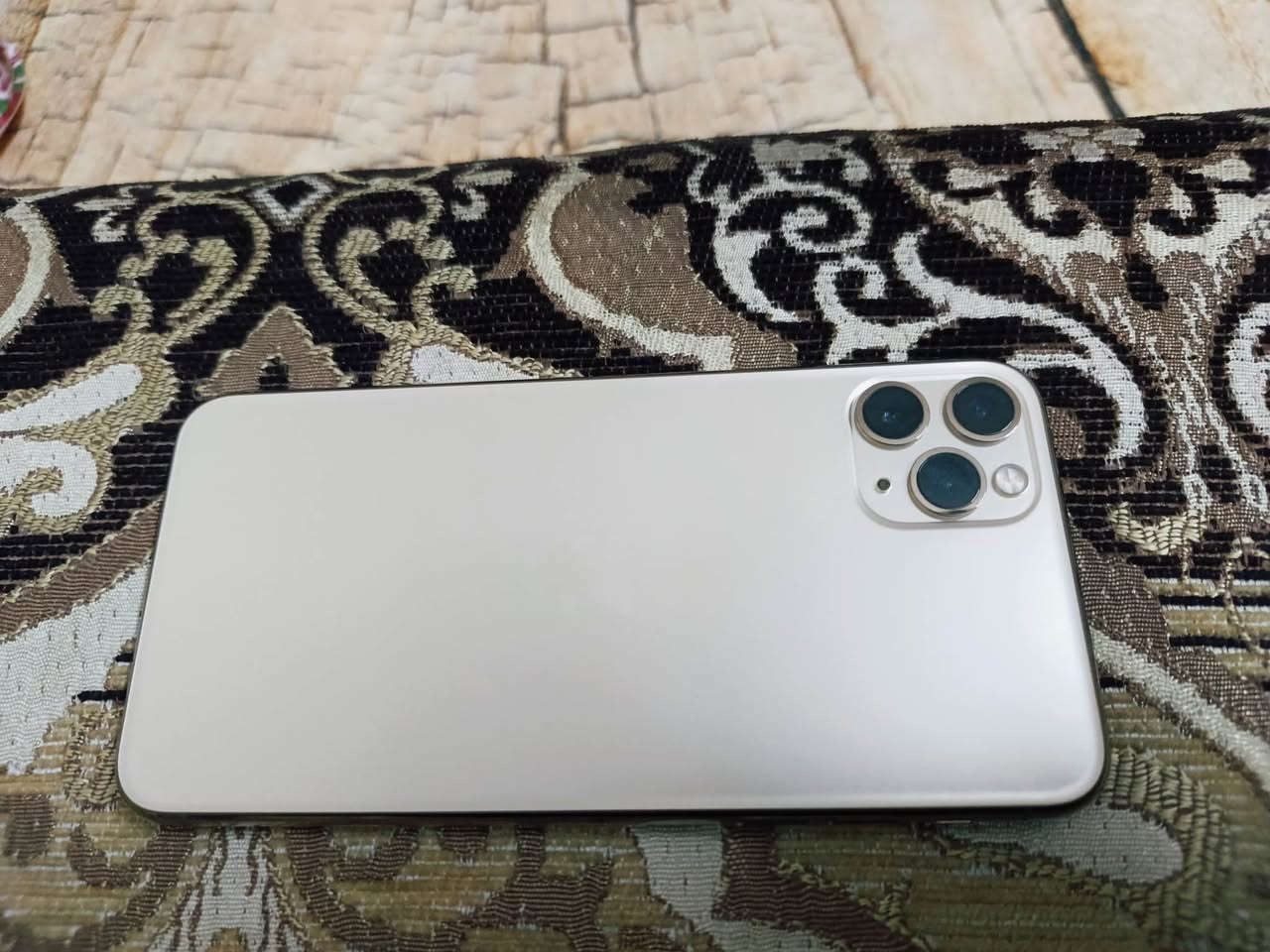 ايفون 11برو ماكس
لون ذهبي
بطاريه79
ذاكره256
مبدل شاشه اصليه 
الفيس ايدي متوقف
السعر 300وبي مجال 
الرقم *********** النجف, العراق
