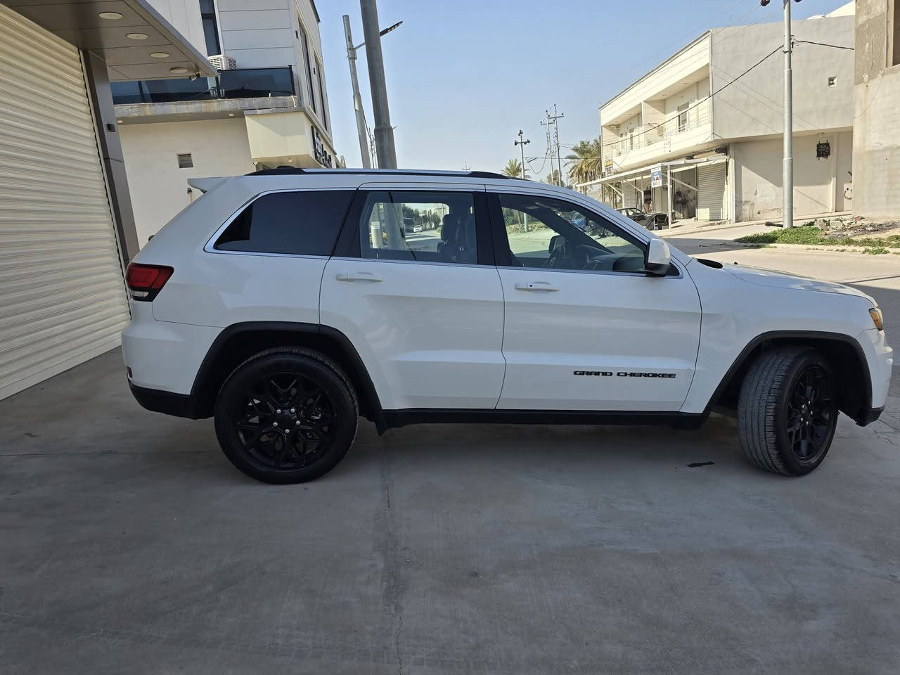 بيع مستعجل  اربيل بأسمي 
جيب لاريدو 2021 فول 
حادثها بسيط جاملغ سايق وشويه من بنيد نفسه 
كشنات تدفئة  
بيها ملاحظات صغار بارد
ستيرن تدفئة 
فتحة سقف 
تشغيل عن بعد 
اوتو ستوب 
كروز سرعة 
جنطة كهربائي 
كامرا دوارة 
شاشة كبيرة 
مسويلها ادامة كامله لنظام القود 
وباقي المواصفات المعروفة
***********
اخوان علق وادزلك السعر
