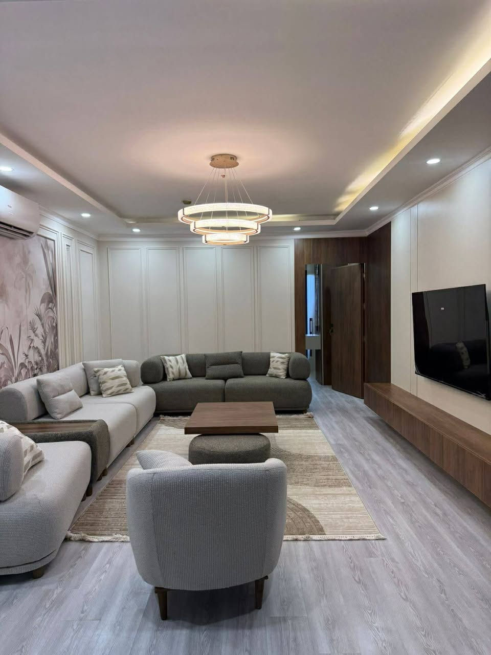 للبيع او للإيجار
.شقة مؤثثة 

.مؤثث 

.مكانها اربيل 
مجمع لايف تاورز 
تبعد 2 دقيقة عن امباير 
و4 دقايق عن المطار 

.غرفة 3
.صالة
.مطبخ 
.حمام 2
.طابق  4
.مساحه "170م
.واجه خارجي 

للأستفسار اكثر التواصل واتس اب 
:***********
:***********
