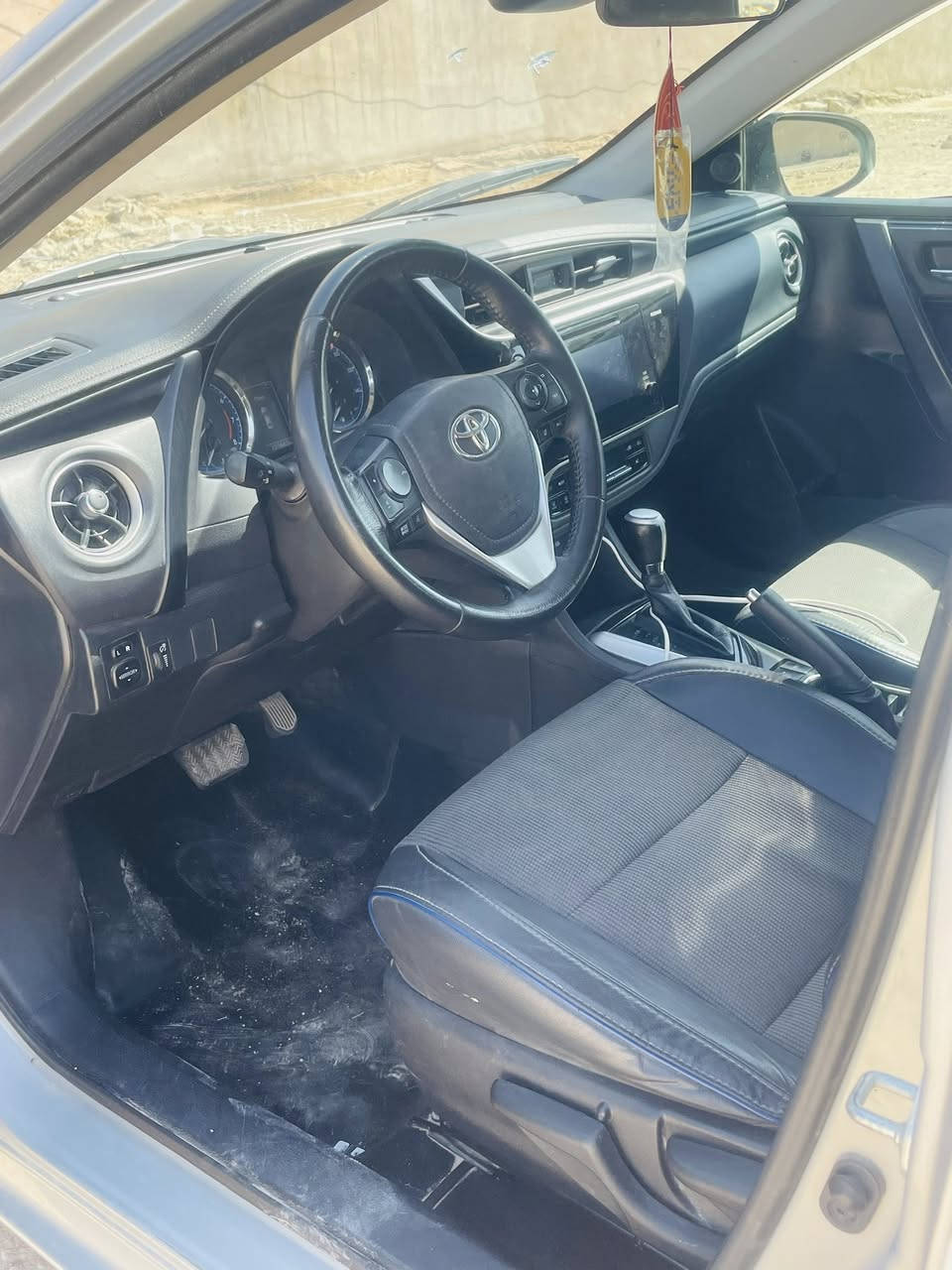 كورله 2017 فئة ال se رقم سليمانيه باسمي واني الشرعي ماشيه 150
السيارة رادار وشفتات سرعه كير محرك شرط صدر تايرات باتري كلشي بيها بدلته 
ضررها جاملغات اثنين امامية بدون شواصي والبونيد بلادي بس مفتوحه براغيوا 
للاستفسار خاص او اتصل ***********
وترهم مراوس مع اقل واخذ فرق
