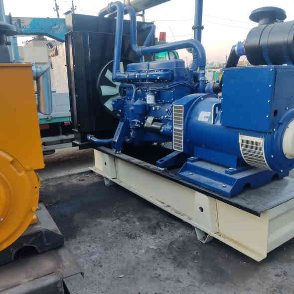 يوجد مولدات للبيع اسكانيا 113 بم 88 توليد 350 عدد 2 ويوجد اشتايرات 12ولف عدد 3
واحد توليد 350 بم كهربائي والثاني توليد 250 بم عادي والثالث توليد 180. شغالات عل حمل ويوجد محرك دي اس 9 فاير يطق

المكان الرمادي حصيبه الشرقيه رقم هاتف ***********
