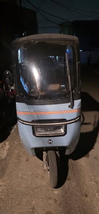 اجة شحن (ثلاثة ديارات) تشيل 3 أشخاص حالتها جيدة جداً مناسبة للشغل والت...