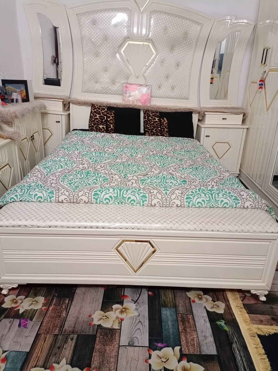 سلام عليكم غرفه البيع شكل تركي بس هيه عراقيه صارله شهرين مستخدمه/ السعر 1400بيه مجال/*********** ما متواجد على فيس
