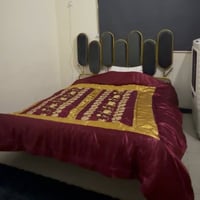 ميز بلازمة صاج وبلازمة حجم 55 ب 300 مبردة داخلية بالكارتون ما مشتغله ا...