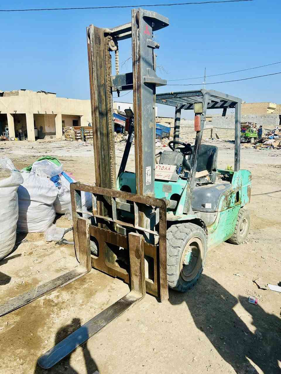 رافعه ميسيبوشي موديل ٢٠٠٧ (٣طن) تخم تاير لاصرف ولا بخار جاهزه من كل نواحي سعر ٦٥ مكانها ديالى - رقمي- *********** اتصل
