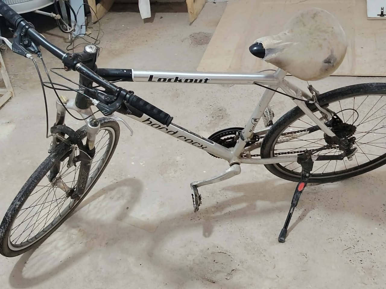 #للبيع🛑 بايسكل 🚲 حجم 26 شرط شغال كلو دبلات والكيورة الجسم فافون خفيف جدآ سعرو. 💸 125 ألف وبي مجال قليل موقع 🏠 موصل جانب الأيمن شارع بغداد قرب🕌 جامع الاغوات.


**إذا كنت صاحب هذا الإعلان وتريد حذفه لأي سبب، رجاءا أرسل رسالة إلى الدعم الفني**