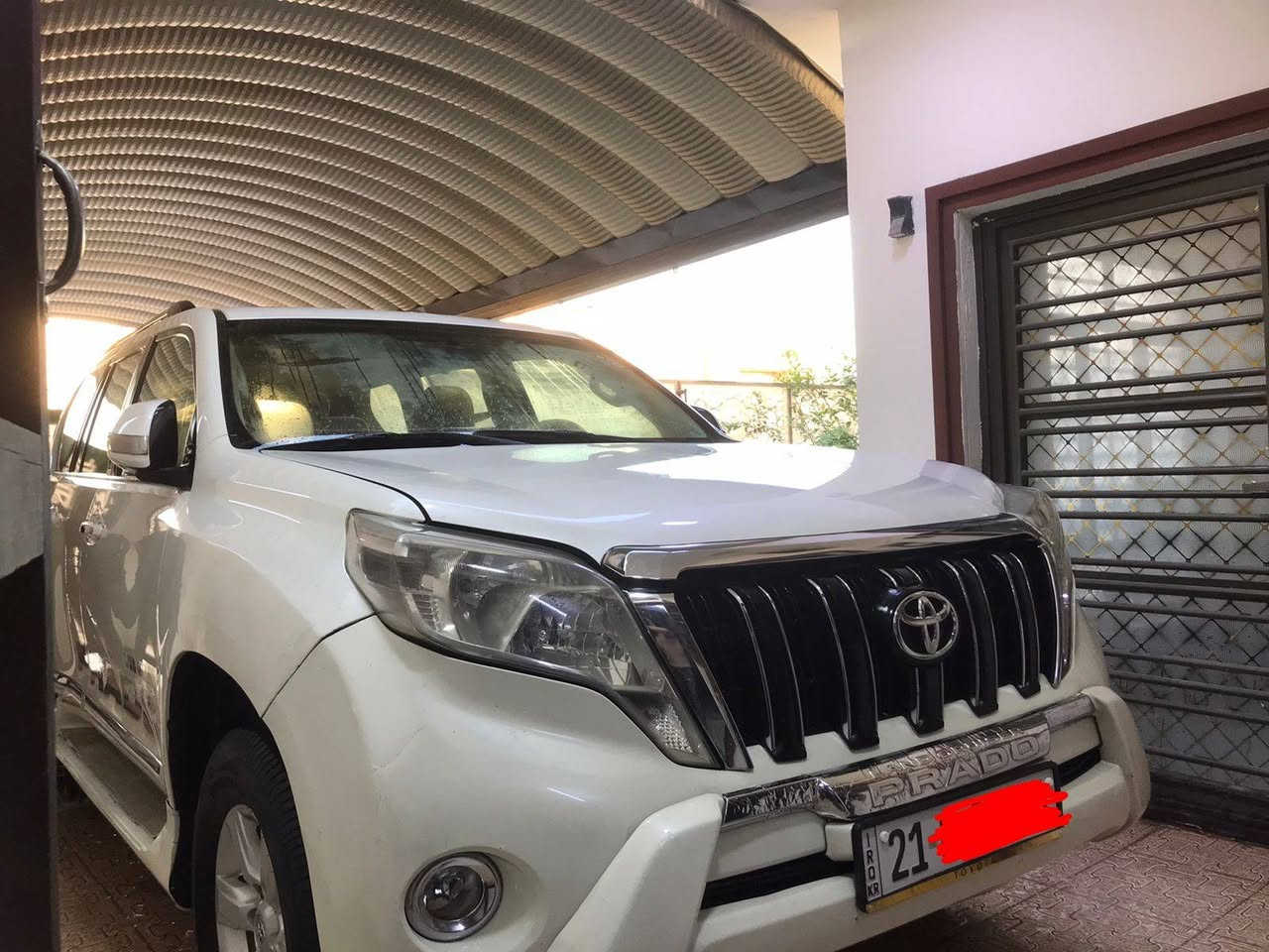 السلام عليكم 
برادو 2014 TX.L فـول مواصفات  كشنات كهرباء 2
فتحة سقف
6 سلندر 
7 راكب
3 قطع تبريد 
بصمه تشغيل + ابواب 
السيارة مكفولة عدا بارد في الجاملغ الامامي جهه الراكب + شخوط قليلات ممبينات بس احجيهن لئن بالسونار يطلعن 
ماشية 113 كيلومتر
رقم سليمانية الدولي
هزه بعد سنه اله تخلص
صبغ نصف دعاميه الامامية 
تخم تاير جديد
السعر 290 مجال جدا قليل مستعجل عل بيع
للتواصل خاص او رقم او واتساب ***********
