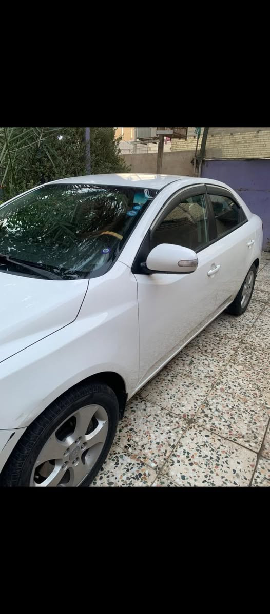 السلام عليكم كيا سيراتو محرك 1600رقم سليمانيه بأسمي تريد تحويل تريد وكاله بيه جاملغ صبغ وملاحضات واظحه بصور تجي وشوف بعينك تريد سوي سونار سوي عارضها 95 مكاني بغداد العبيدي وهذا رقمي ***********
