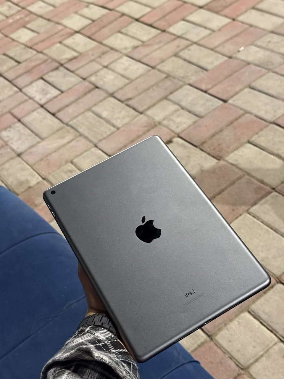 السلام عليكم للبيع أو مراوس 

ايباد 9 بلادي
ذاكره64 
جديد بمعنى الكلمه 
كامل ملحقاتةة 
مكاني الرمادي التاميم 
السعر230 
الهاتف ***********
