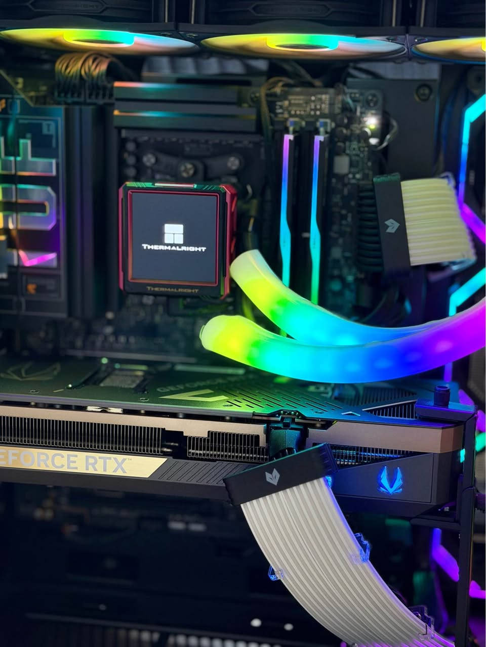 Gpu:rtx 5080 zotac 16 gb 
Cpu:ryzn9 9950X
Ram: 32 GB ddr5 6000mhz g skill
Psh: 1250 wat segotep 
Mth: X870 asus tuf gaming wifi 7
Hard: 1 TB samsung 990 pro 
Cooler: thirmalright full screen 3 fan 
Case :dy 470 dark black 

سڵاوی خواتان لێبێ هاتینەوە لاتان بەشتێکی ناوازەو تایبەت
تایبەتە بە کاری دیزاین و گەیمینگی زۆر بەهێز 
وەکوو نوێ وایە 
زەمانی ٦ مانگی هەیە 
نرخی تەنها 2950$
گەیاندن هەیە 
***********
*********** أربيل, العراق
