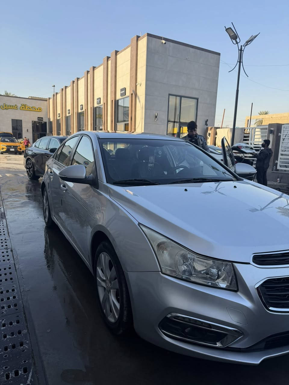 السلام عليكم شوفر ليت كروز 2016 فول مواصفات خليجي 
رقم اربيل الدولي السيارة باسمي شرط التحويل بيها سونار جديد مكاني بغداد شارع فلسطين رقم هاتف للاستفسار ***********  سعرها ب 90 وبيها مجال للشراي
