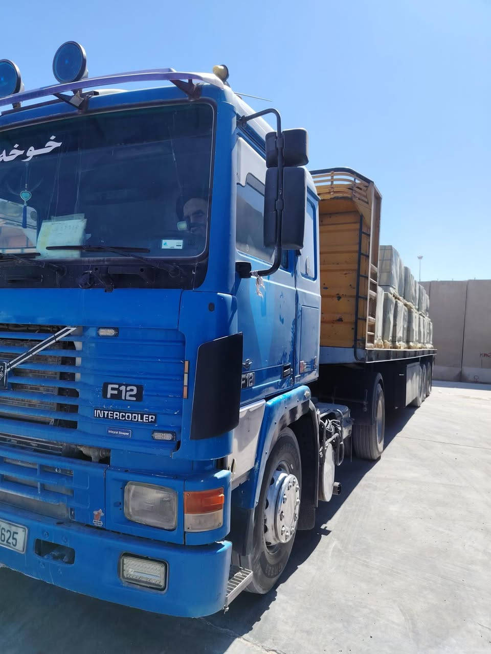 السلام عليكم فالفو 1993 مكينه 23 ستندر شرط عل سحك كلج جديد تبريد سبلت تخم تاير 3ازواج مربوطه تنكر رقم واسط 
***********
