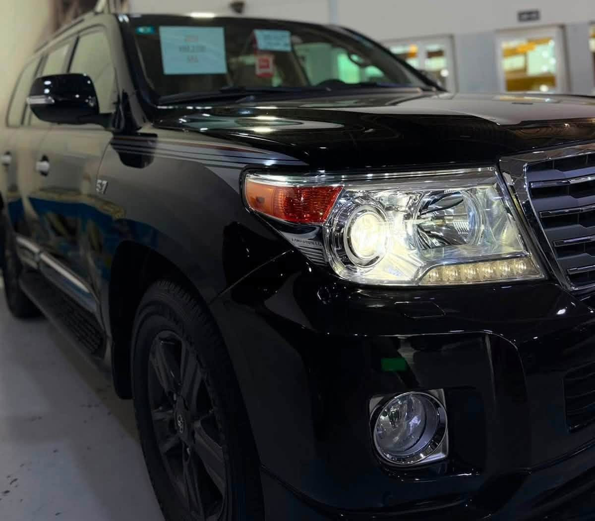 السلام عليكم
لاندكروزر 2012 VXR 

فول مواصفات لكزس للاخير محرك 5700 

ماشيه 178 

بدون صبغ 

مكانين بارد بسيطه 

رقم بغداد باسمي 

السعر 330$ مجال بسيط 

‭***********‬ حيدر

مكان سياره بغداد البياع
