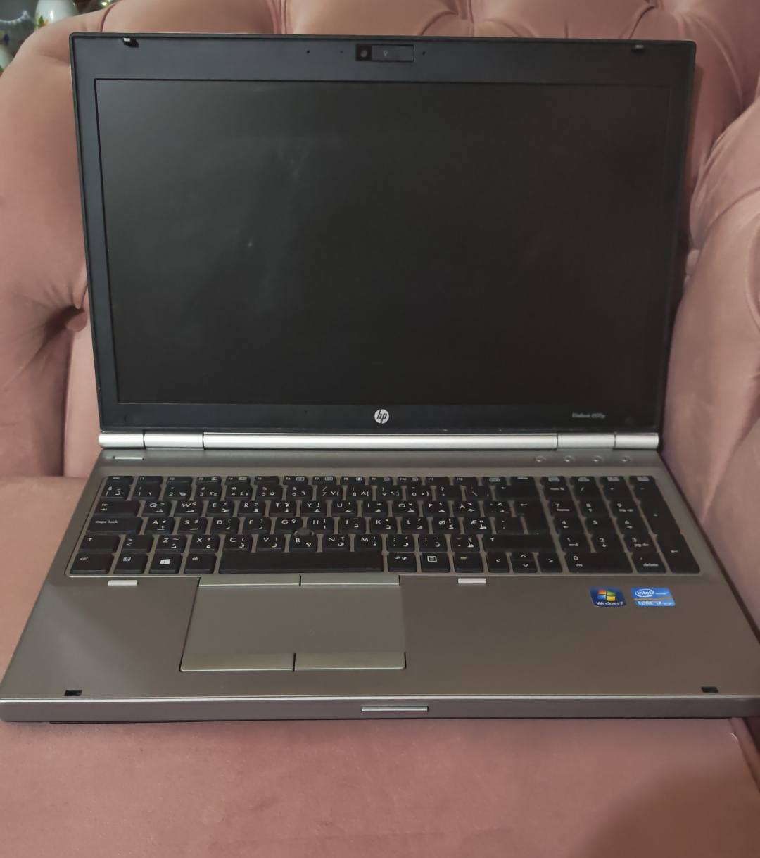 السلام عليكم ورحمة الله وبركاته 
حاسبة hp elitebook للبيع حجم 17 بوصة 
مواصفاتها مثل ما موجودة بالصورة 
الحاسبة جدا نظيفة
 السعر 280 الف 
للاستفسار 
0776 243 2114
