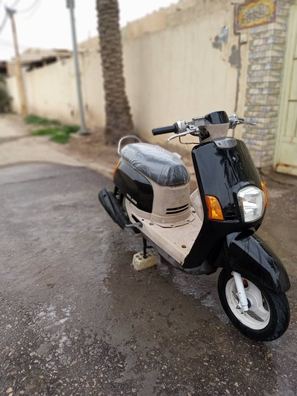 سلام عليكم
للبيع بوليس داخل كريمي كابريتر
 دراجة نضيفة كفالة عامة
كلشي شغال بيها
سعر 525 بيها مجال شراي بيك خير وتدلل
مكاني بابل المسيب
استفسار عل رقم ***********
