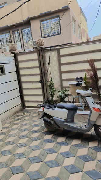 السلام عليكم. من رخصة المسؤول
للبيع دار سكني، ملك صرف، مساحة 64متر، بناء حديث طابقين، في الكاظمية حي الحسين، السعر 260 مليون وبي مجال للاتصال على ***********
