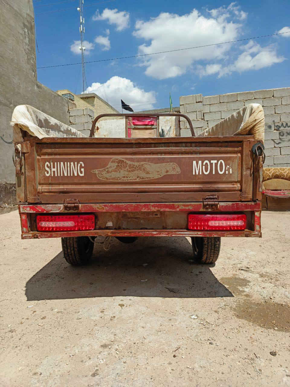 سلام عليكم ستوته للبيع موديل 2014اوراق اصوليه بيه مكينه 25صارله 20من شاده ستوته برغي مذب عليه كامله مكمله مكان كربلاء الرقم ***********اتصل ودلل
