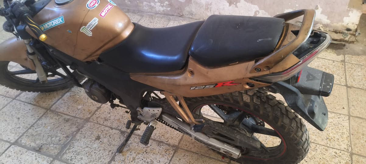 دراجه هوندة cbr 125cc الدراجه نكرة سلف وبيهة مشاكل بسيطة  للتواصل *********** متوفر رصيد واتساب
