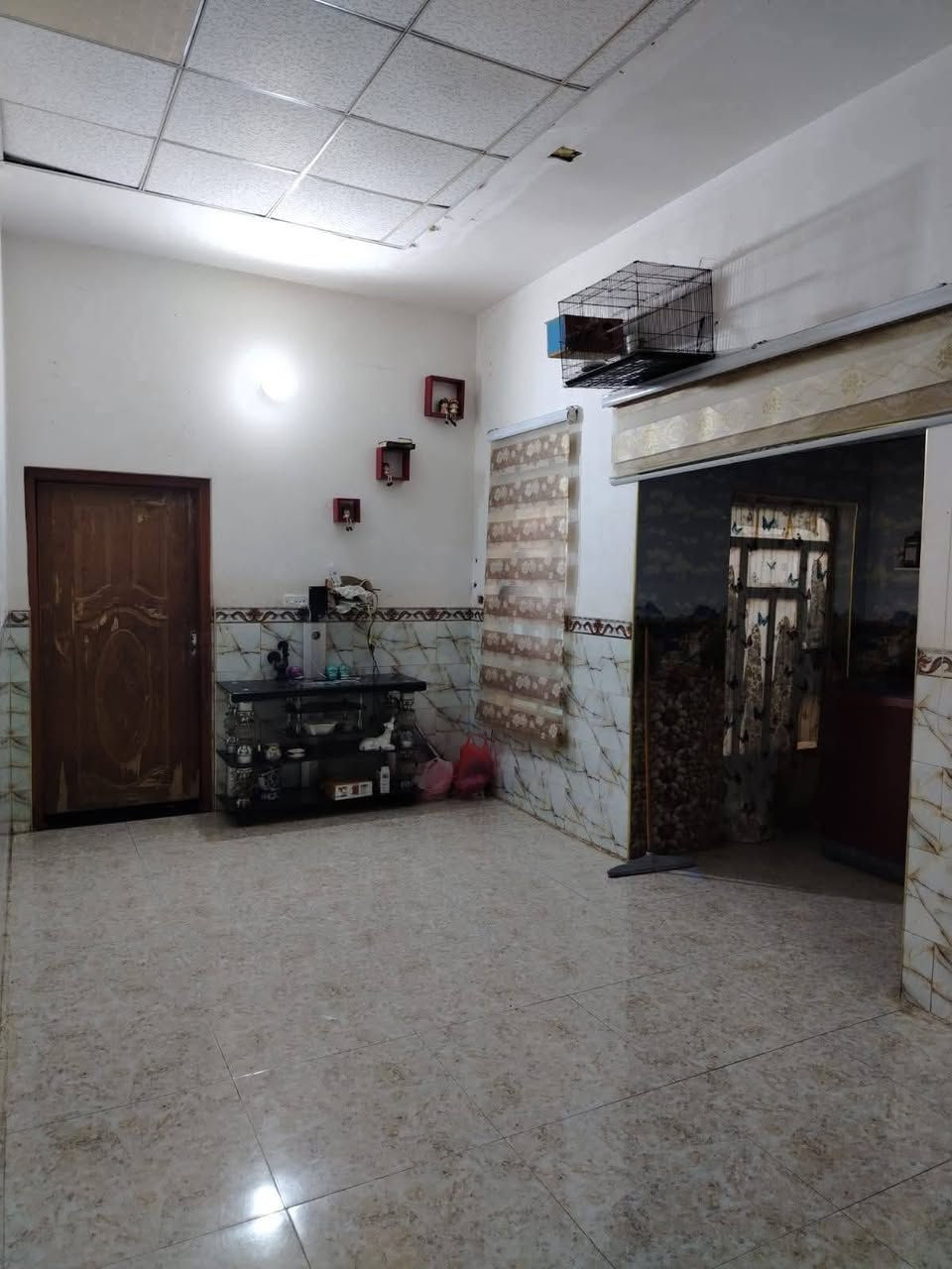 الدار للبيع المساحه ١٠٠ متر قاطين الطابق الأول متكون من استقبال وغرفه وصاله ومطبخ وصحيات الطابق الثاني متكون من ٣ غرف العنوان ميسان ابو رمانه خلف الطاقه للاستفسار ***********
