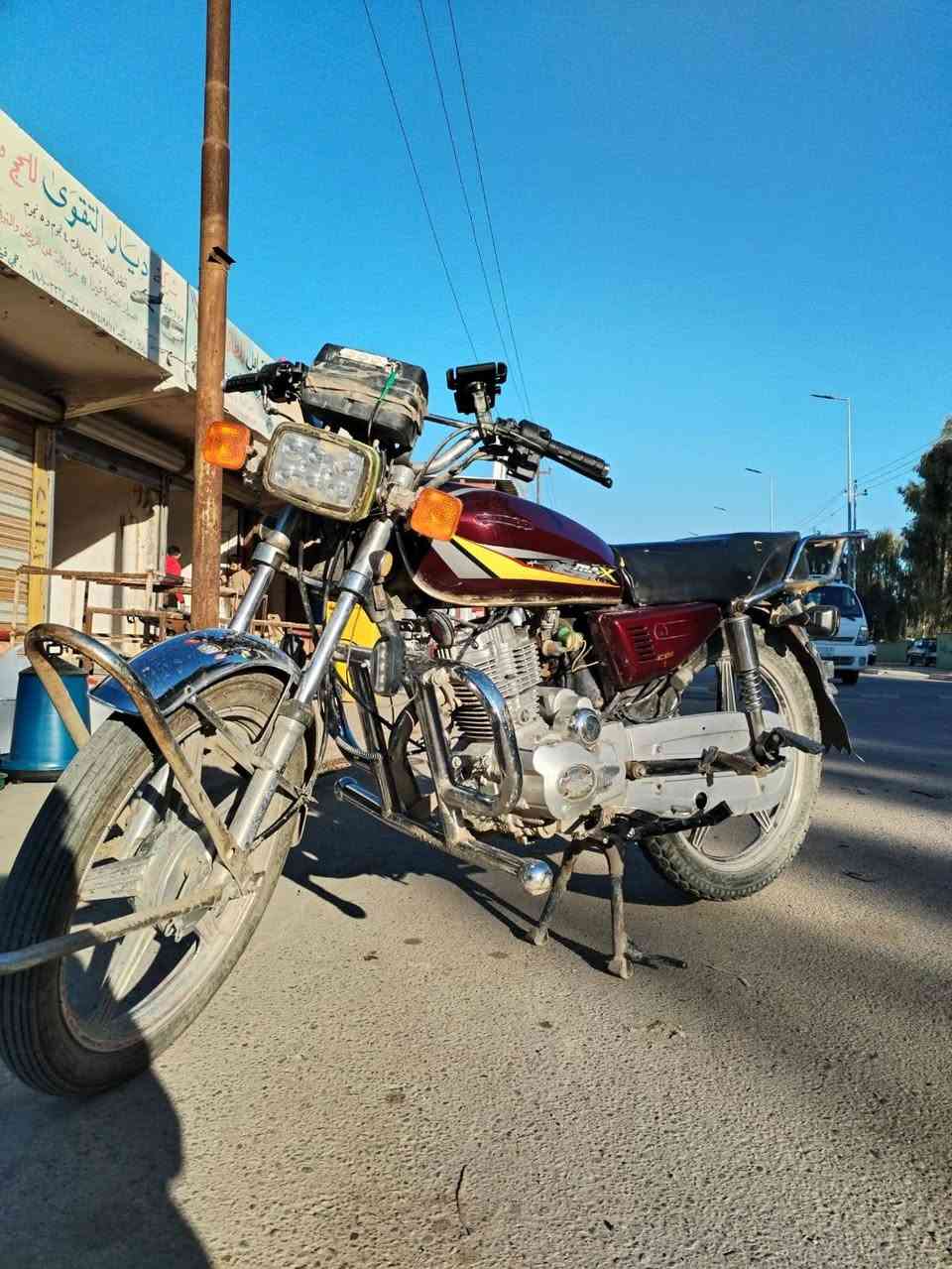 السلام عليكم
ماطور 5 كير شرط كامل كهربائيات ولاصرف ولا بخار  .
السعر 350 وبي مجال للطيبين  .
العنوان ( الحويجة _ حي التنك ) 
رقم الهاتف ***********
