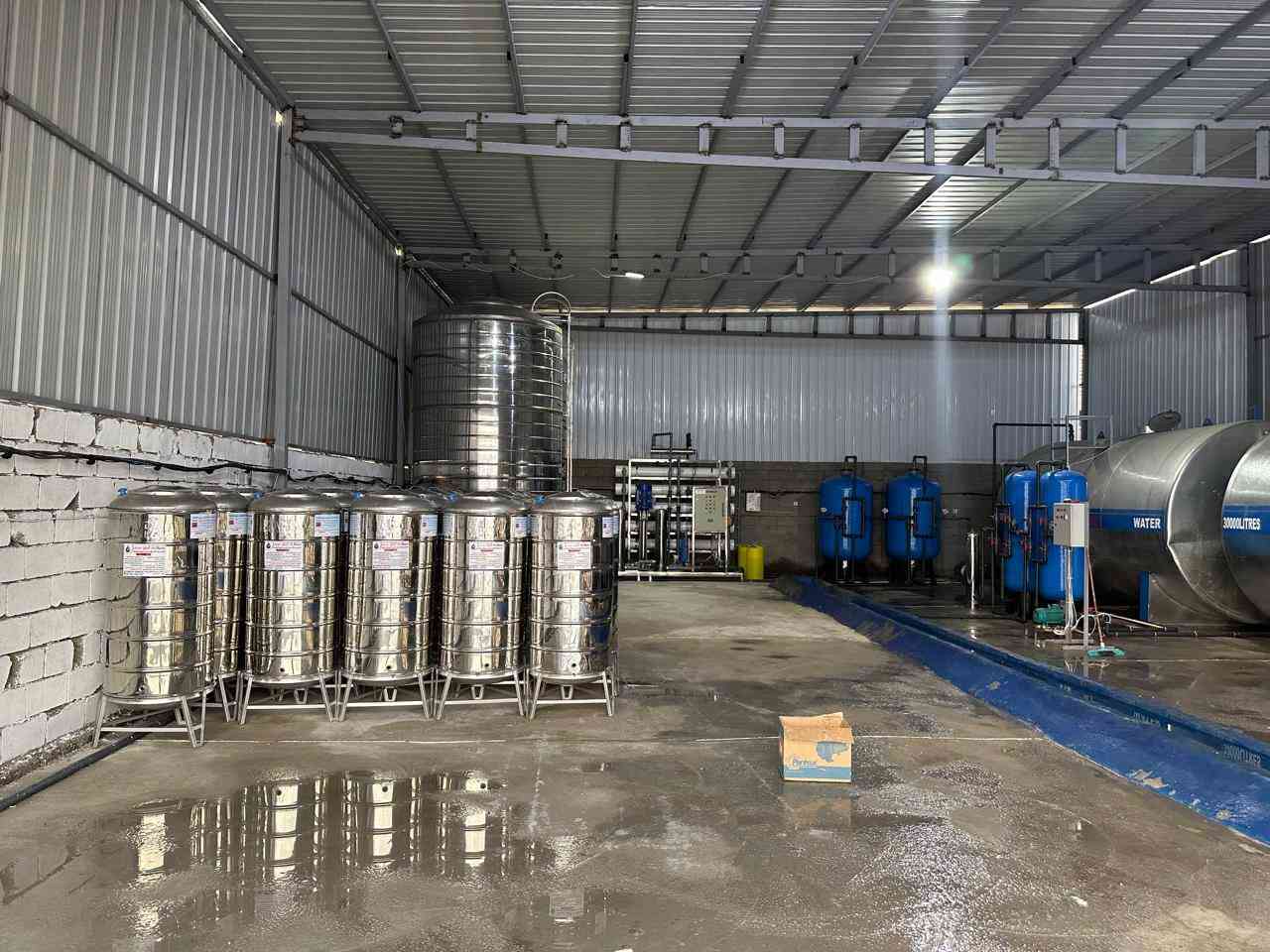 السلام عليكم
سيتم افتتاح محطة ماء  
في قضاء الدور 
في اقرب وقت 
اسم المحطة :,محطة مياه الدور

انتاج المحطة ماء RO نقي ١٠٠٪

المحطة مجازة من قبل وزارة الصحه

نظام العمل 

المحطة تجهز المنازل ب خزان ستل ستيل غذائي 
سعة الخزان 500 لتر 
/ سعة الخزان 400لتر
/ سعة الخزان300لتر
الخزان يبقى تابع للشركة  

سعر تعبة الخزان ال 500 لتر.  
12000 الف.  لا غير. 
/ سعر تعبة الخزان ال 400 لتر 10000 الف لا غير
/ سعر تعبة الخزان ال 300 لتر 9000 الف لا غير 
المحطة تعمل من الساعة 8:00ص الى الساعة 10:00م

موقع المحطة  حاوي العبور 

المناطق المشمولة 
قضاء الدور والمناطق المحايدة لها  
/المجمع السكني
/قرية ابي دلف
/قرية سيد حمد 
والقرى  التابعه لقضاء  الدور 
للاستفسار  
***********
***********
