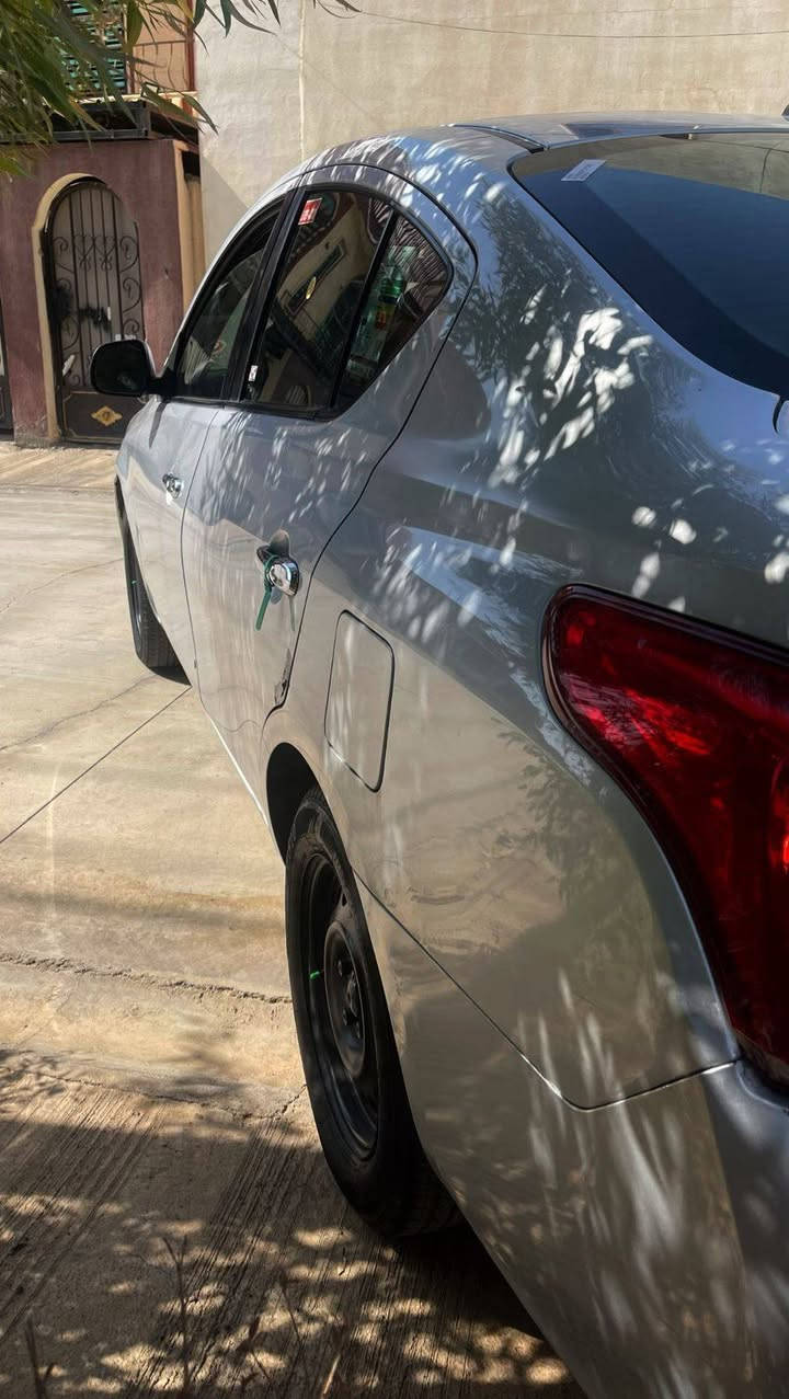 للبيع نيسان فيرسا 
موديل.2018
ضرر جاملغات الخلفية بدون دواخل بدون معجون فقط صبغ اثر شخط 
گير محرك بالشرط
تخم تايرات جديد 
سنوية نافذة 
كوبون بانزين بيها 
السعر 98 وبيها مجال 
*********** كركوك, العراق
