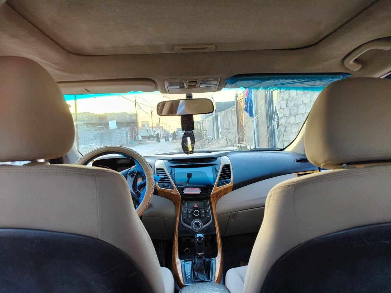 السلام عليكم سياره النترا للبيع2016
المكينه 1800 فتحه سقف مري شفط تبريد قطعتين داخل  بيجي مكينه كير حداديه خير من الله سياره مكانه نجف تواصل على هذا رقم ***********
