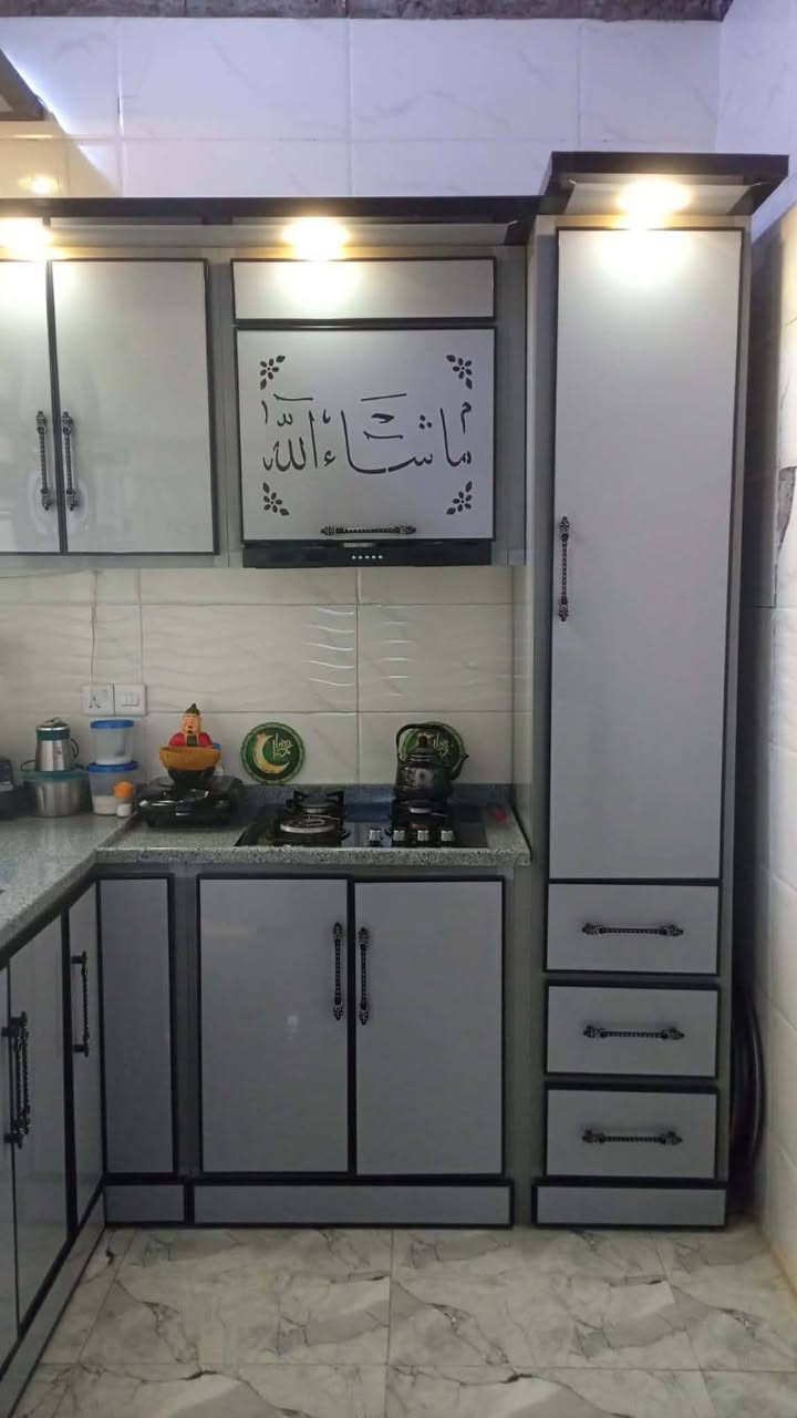 السلام عليكم بيت للبيع مساحة 100 متر
غرفه + صاله + مطبخ  +صحيات + استقبال + غرفه فوق ، بيت جاهز للسكن فقط الواجهة ما كامله قرب مدرسة غصن الزيتون 
السعر 43 وبي مجال 

*********** واتساب 
‏‪***********‬‏ واتساب
