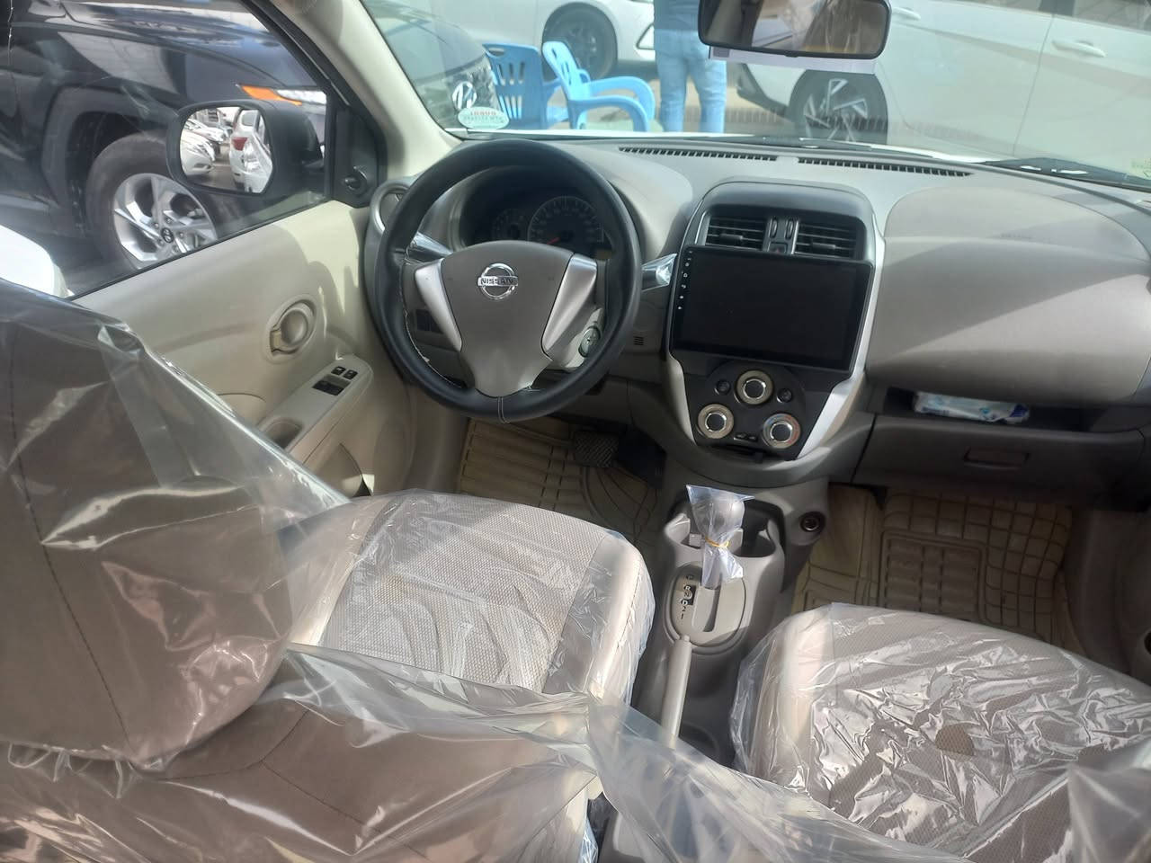 سلام عليكم نيسان سني هندي موديل ٢٠٢٣ مقفوله من ظربه وصبغ عده بيها بارد شبر بل باب الخلفي ورصعات بل جتف الأيسر اثر سيبايه محرك كير صدر تبريد تدفئة كفاله سعرها ١١٨ وبيها مجال بسيط اي استفسار اتصل على الرقم *********** مكان بغداد معارض البياع ابو كيان
