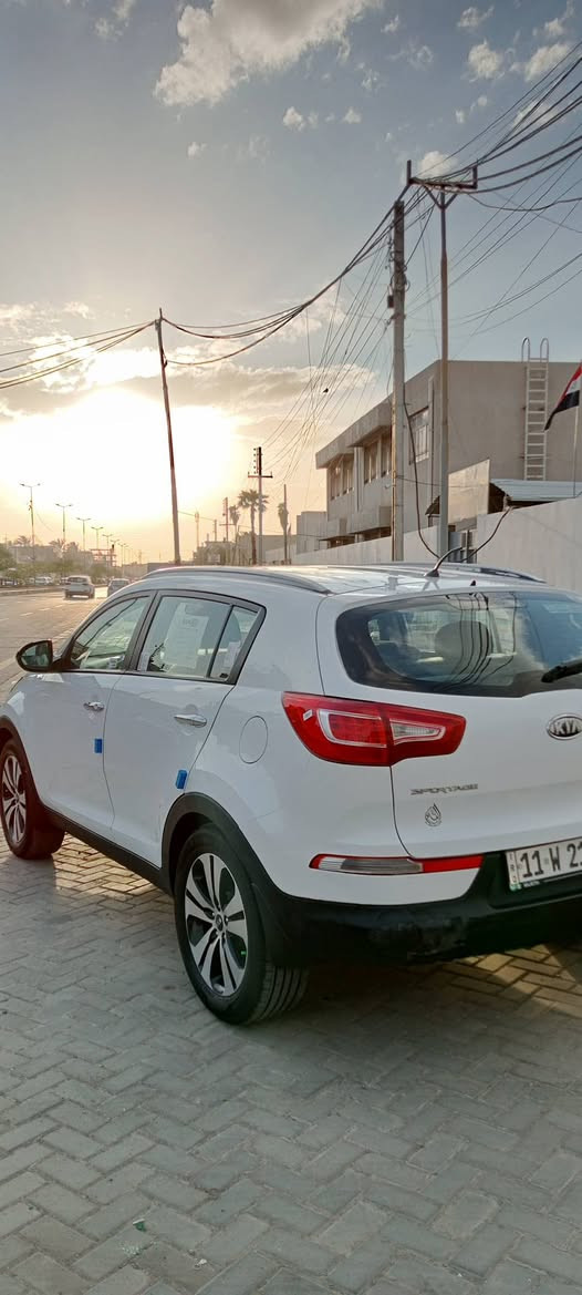 السلام عليكم
سبورتج موديل 12 ✅🔥
مواصفات نص فول 
شاشه كامره 
 وارد خليجي 
كشنات مخمل 
محرك 2400 دوش
5 راكب
تبريد ثلاجه 🥶 
حساسات أمامية وخلفية 
السياره بيه قطعه وحده صبغ اثر شخط 
وبيه جاملغ امامي مبدل اصلي

محرك وكير كفاله 
رقم بغداد الإنكليزي بسمي شرط التحويل 
 
السعر 133 وبيه مجال 

***********
***********
