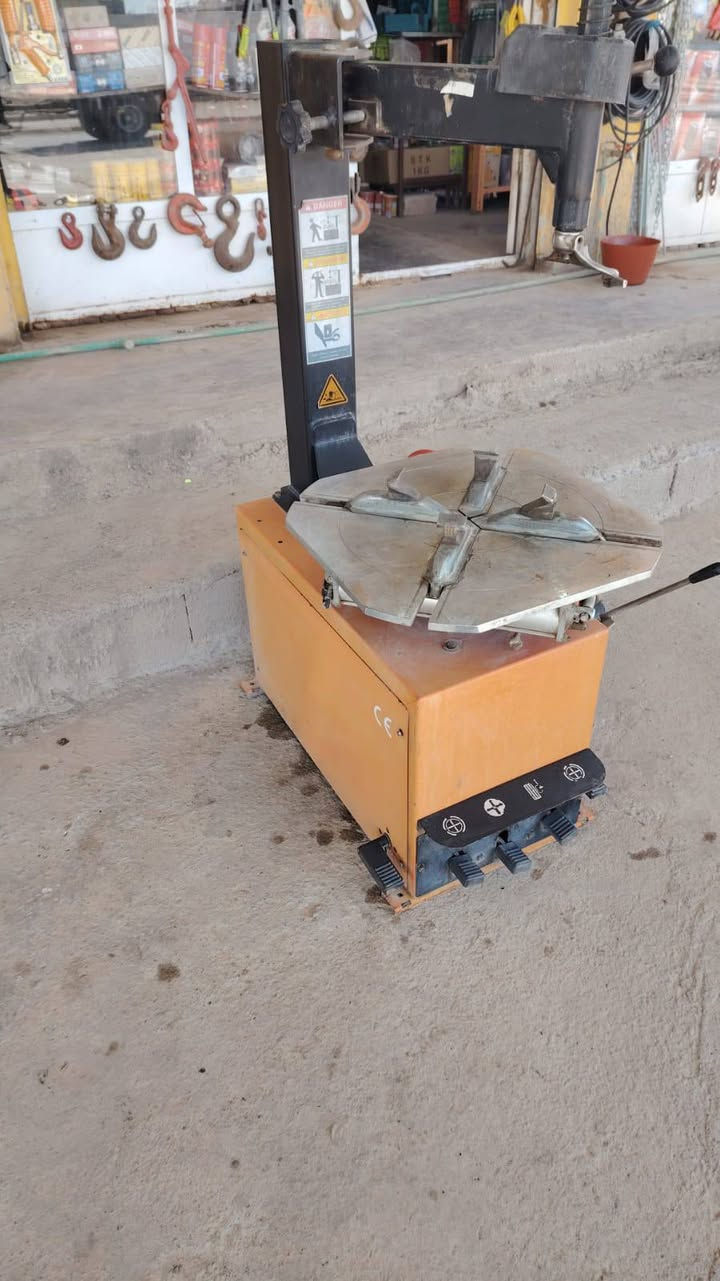 خالعه تايرات حجم 24نضافه فول وشرط الفحص جلولاء الحي الصناعي ***********
