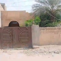 عندي بيت ٣١٥ متر للبيع بناء قديم  ويصلح للسكن اريده ب١٤٠ وبي مجال مكان...