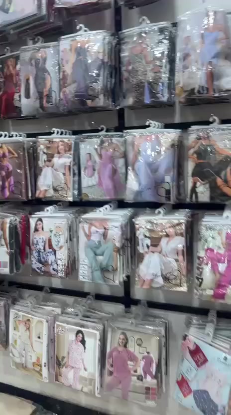 محل ملابس نسائية للبيع كلشي بي وبيع شلعه ارخص من جملة 550 قطعه تركي مشكل
لاستفسار ***********
