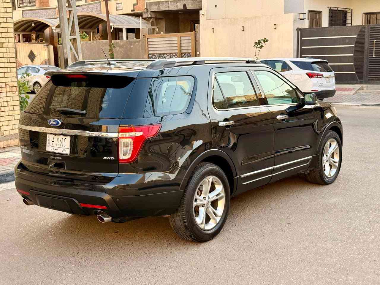 فورد اكسبلاور موديل 2012 السعر 98 وبيها مجال *********** وارد امريكي بيها چاملغ فقط بدون اي ضرر داخلي ايرباكات سليمه والباقي كفاله عامه ضربه وصبغ وتبديل فول مواصفات 1/1 بانوراما محرك V6 المرغوب كشنات جلد تدفئه و تبريد جنطه شفط 7 راكب 3 قطع تبريد حساسات شاشه كبيره بصمه تشغيل عن بعد قياده ذاتيه  تخم تاير جديد حداديه كارتون رقم بابل مشروع وطني سنويه جديده تحويل مباشر ((مكاني كربلاء المقدسه ))
