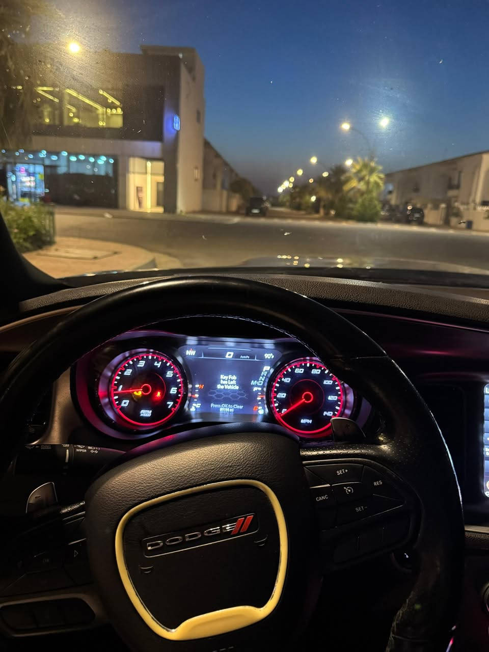 جارجر 2020 GT 

لون أسود لمعة ملكي 
بدون فتحة سقف
محرك 3.6L V6 قوي واقتصادي

حادث السياره مرفق مع الصور 
جاملغ امامي بدون ايرباك الايرباكات كلها بشرط
وصار بيهه تعديل PDR شويه بالباب الخلفي والجاملغ ع كد شبر

مكان سياره اربيل تحويل حاضر  للاستفسار واتس اب او اتصال 
+964 782 481 2854
