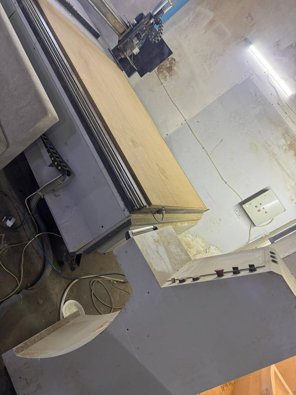 للبيع ......
ماكينة كبس الوان pvc  وماكينة حفر cnc 

مواصفات ماكينة كبس الالوان 

12 متر 
طاولة فاكيوم لتثبيت الألواح 
غطاء حماية 
زر ايقاف الطوارئ 
نظام عمل اوتوماتيكي 

جاهزة للفحص ...

مواصفات الcnc 
500×275
عدد المحاور 3 .axis 
رأس واحد 
سرعة الحركة 15.30 متر بالدقيقة 
قدرة السبندل .3.5...6 كيلو واط 
جاهزة للفحص ..

تواصل واتساب ***********

