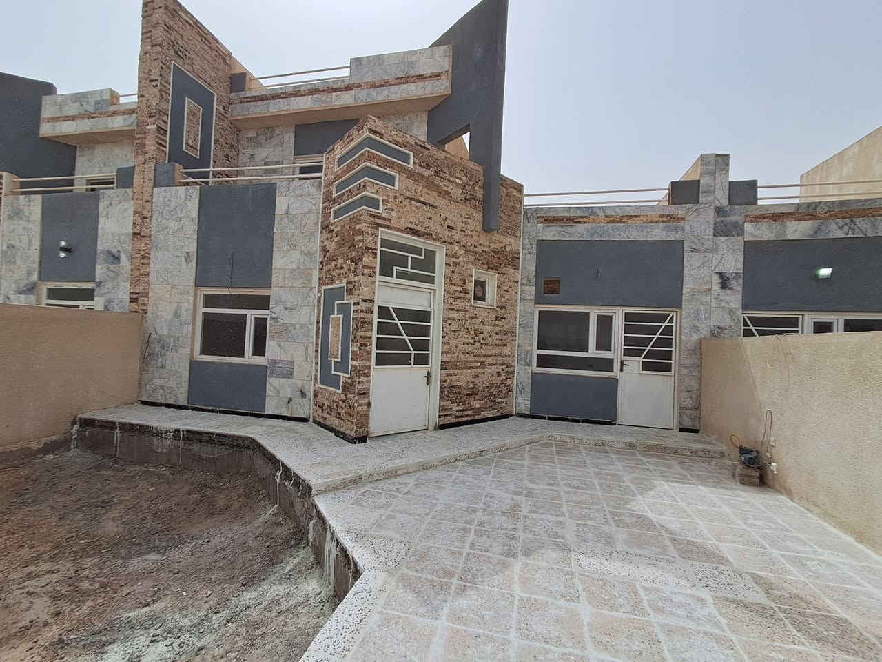 دار في مجمع السلام قرب المستشفى التركي المرحلة الرابعة البيت مقابل حديقة بي ثلاث غرف ثلاث صحيات منور عدد 2 مساحة 200 متر  .... بيت جديد غير مسكون ابدا ... باقي التفاصيل على الخاص رجاء


**إذا كنت صاحب هذا الإعلان وتريد حذفه لأي سبب، رجاءا أرسل رسالة إلى الدعم الفني**