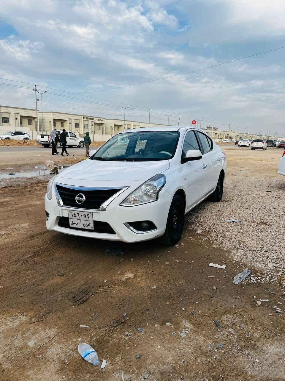 السلام عليكم نيسان صني 2021 بيها بارد شبر  الباقي كفاله ماشيه 89 الف سياره جديده  كير محرك حداديه كله جديد سعر 115 وبيها مجال للاستفسار الاتصال ***********
