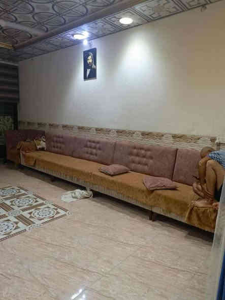 السلام عليكم...
بيت للبيع 150 متر طابقين يناء طابوق سقف صب يحتوي البيت على اربع غرف نوم و استقبال و صالة ومطبخ وصحيات داخلية وخارجية واجه البيت 12 متر و النزال 12 البيت مربع 
جنس العقار طابو سند 25 اقرار محكمة 
العنوان كربلاء المقدسة حي الامام علي مقابل الجاير قرب مدينه العاب السندباد 
الموقع مميز تصلح حسينية للزوار 
السعر المطلوب 180 مليون و بي مجال للشراي 
اي استفسار عن العقار أو السعر اتصال على الارقام التاليه 
***********
***********
