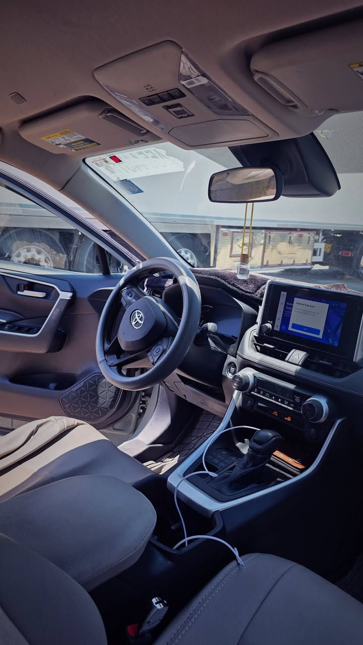 Rav4
سيارة تويوتا راف فور RAV4 موديل XLE 2023 بدون فتحة
لون سمنتي وارد أمريكي بانزين فقط
رقم بغداد الجديد هزه فحص سنوية 
 شاشة لمس كار بلي
لايت ليد
اشاير بلمري
دخول ذكي
اوتو هولد واتو ستوب
تشغيل بصمة + بصمة ابواب
صندوق كهرباء
كشنات جلد
تبريد قطعتين
صور الحادث داخل المنشور

السعر/ 220$ 
الحادث موضح بالصور
رقم الهاتف /
‎***********
