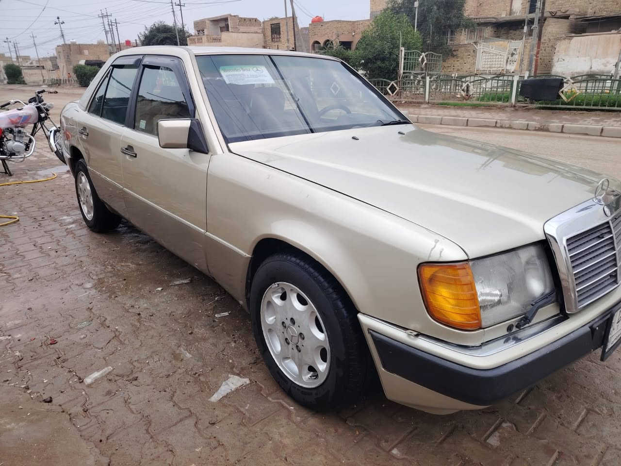 مارسدس دب 300مديل 91فول شغاله رقم بغداد كل نقص مابيها صبغ عام جماليه *********** مكلف بنشر رقم صاحب سياره
