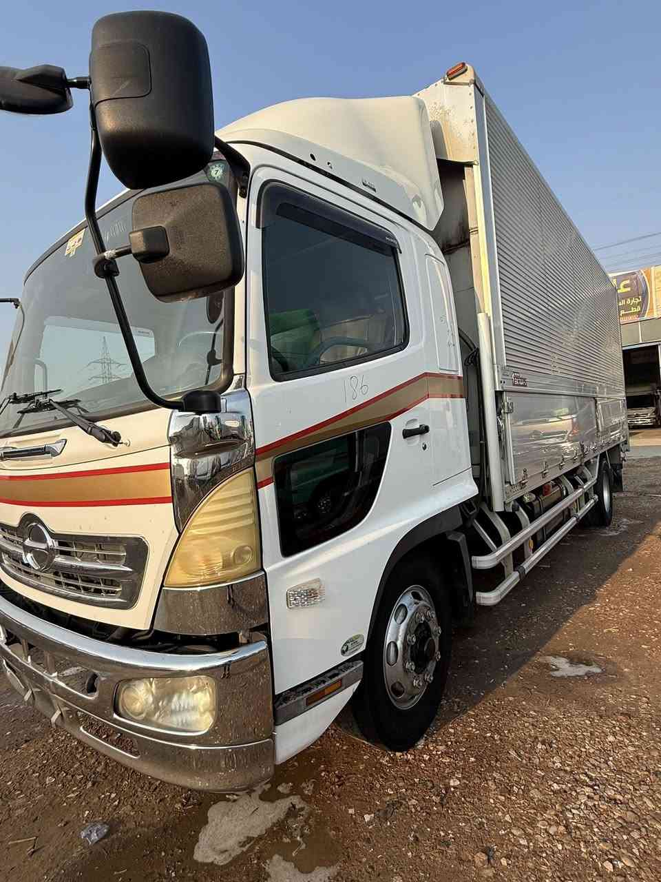 سلام عليكم للبيع هينو شيطان حافظة فحل8 برغي سته وربع شاصي محسن عريض للخير محرك6 سلندر سوبر سايدبريك هوا 
سياره مكفوله كفاله عامه رقم بغداد موديل 2023
العنوان واسط الصويره
***********
***********
