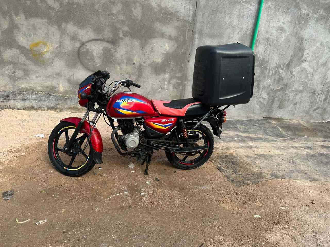 السلام عليكم دراجه للبيع بوكسر موديل 22 سعر خاص اوراق صندوق وياها ***********
